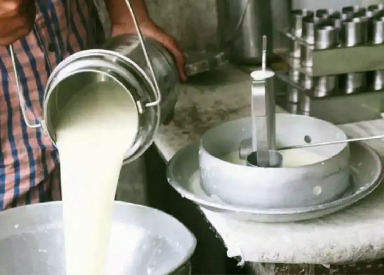 Milk price in Guwahati I গুৱাহাটীত প্ৰতি লিটাৰত ৯ টকাকৈ বৃদ্ধি গাখীৰৰ মূল্য