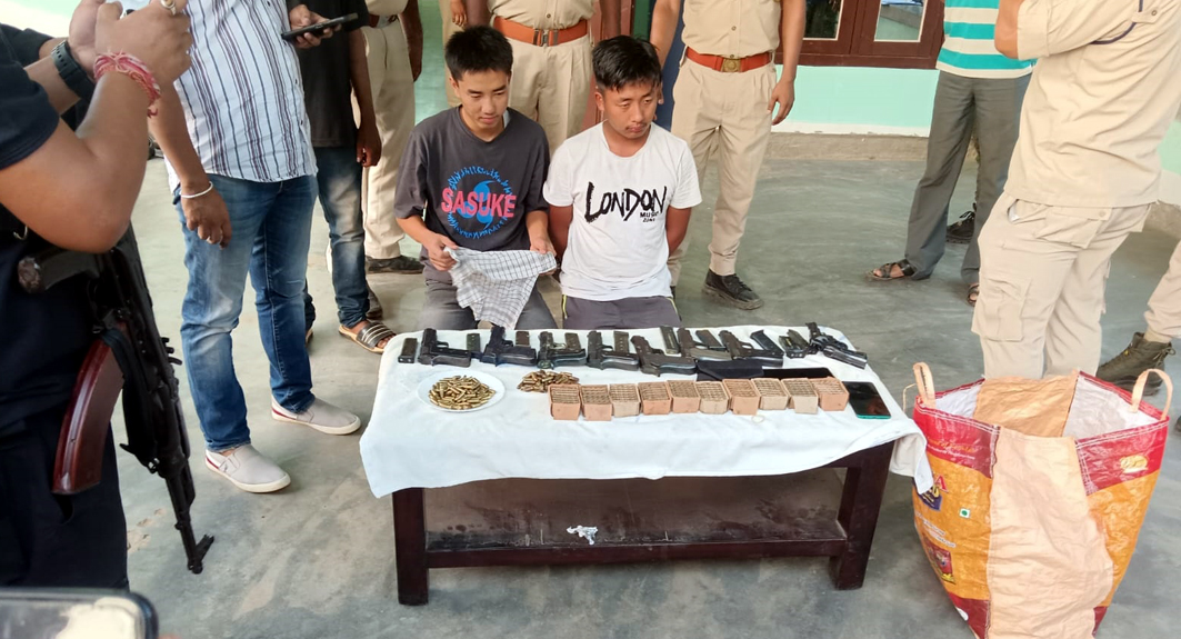 কাৰবি আংলংঙৰ আৰক্ষীৰ সফলতা! পুৰণি লাহৰিজানত ৮টা পিষ্টলসহ সক্রিয় গুলী জব্দ, আটক ২