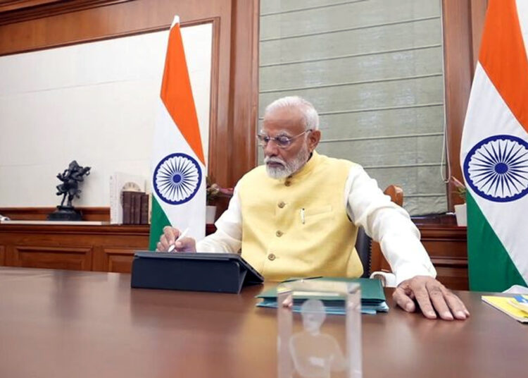 PM Modi Degree controversy I প্ৰধানমন্ত্ৰী মোদীৰ স্নাতক ফলাফল ঘোষণা কৰিবলৈ বাধ্য নহয় দিল্লী বিশ্ববিদ্যালয়, দিল্লী উচ্চ ন্যায়ালয় 1 Modi govt 3 : তৃতীয় কাৰ্যকালৰৰ প্ৰথমদিনাই কিষাণ নিধিৰ ফাইলত চহী প্ৰধানমন্ত্ৰীৰ
