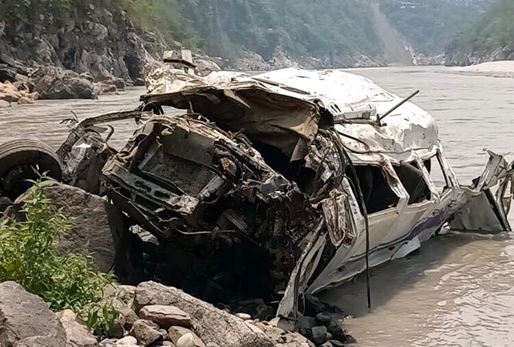 Uttarakhand tragic accident : উত্তৰাখণ্ডত ভয়ংকৰ দুৰ্ঘটনাত নিহত ৮