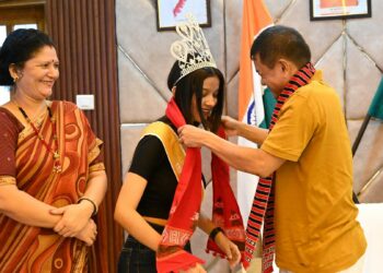 মিছ টুৰিজিম এম্বেছেডৰ ইউনিভাৰ্ছ ইণ্টাৰনেশ্যনেল খিতাপ বিজয়ী ডিফুৰ কুম কুম কাৰ্কিক সম্বৰ্ধনা