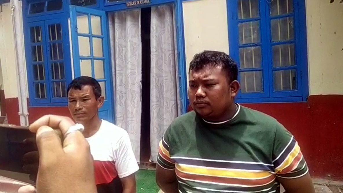 25 dogs recovered : বোকাজানত ২৫টা কুকুৰসহ বাহন জব্দ, দুই সৰবৰাহকাৰী আটক 2 বোকাজানত ২৫টা কুকুৰসহ বাহন জব্দ, দুই সৰবৰাহকাৰী আটক