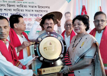 Joysing Hanse Award : ডিফুত অসম সাহিত্য সভাই পবিত্ৰ বৰাক প্ৰদান কৰিলে জয়ছিং হাঞ্চে বঁটা