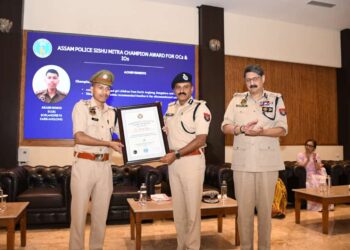 কাৰবি আংলঙৰ তিনি আৰক্ষী বিষয়াক অসম পুলিছ শিশু মিত্ৰ বঁটা  প্ৰদান