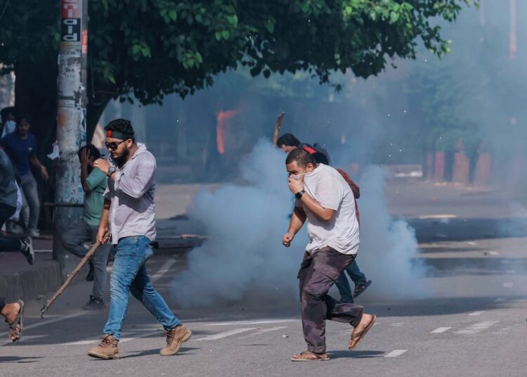 Bangladesh Violence। বাংলাদেশৰ পৰা উভতি আহিছে অসমৰ প্ৰায় ১২০ শিক্ষাৰ্থী 1 Bangladesh Violence I সমগ্ৰ বাংলাদেশত সান্ধ্য আইন জাৰি, মোতায়েন সেনাবাহিনী