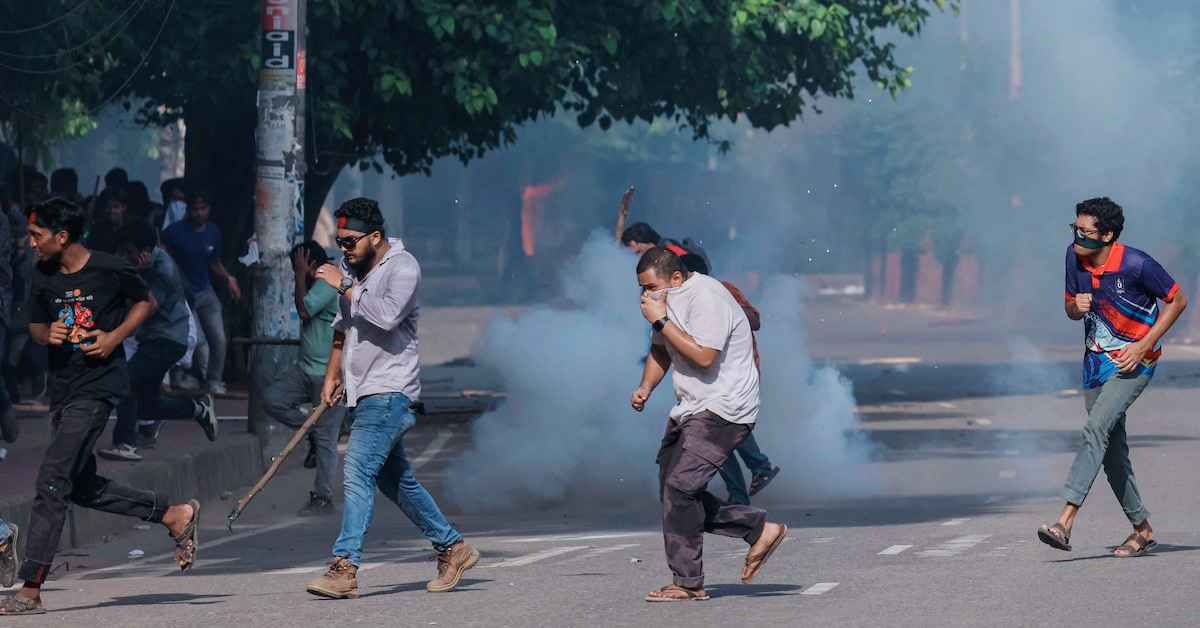 Bangladesh Violence। বাংলাদেশৰ পৰা উভতি আহিছে অসমৰ প্ৰায় ১২০ শিক্ষাৰ্থী 3 Bangladesh Violence।
