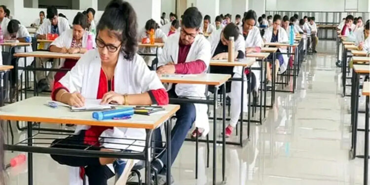 NEET PG Exam Date : জুলাই মাহত অনুষ্ঠিত হ’ব নীট পি জি পৰীক্ষা, প্ৰশ্নকাকত ফাদিল ৰুধিবলৈ প্ৰস্তুত কৰা হ’ব পৰীক্ষাৰ দুঘণ্টা পূৰ্বে