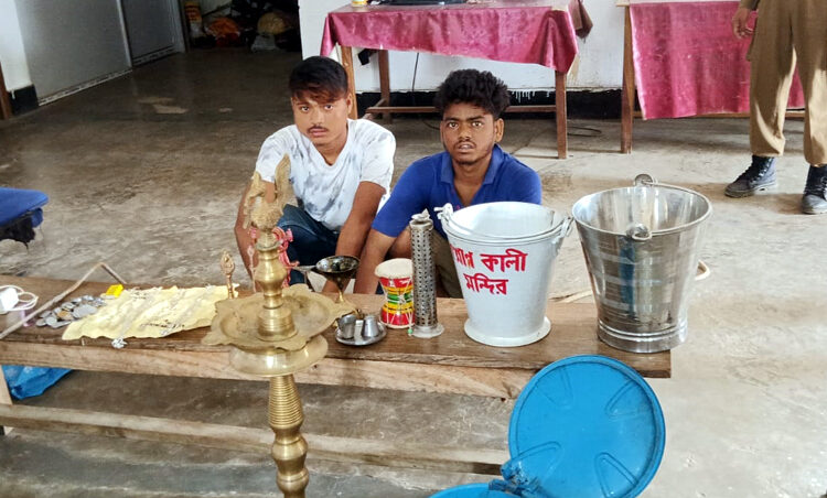 Two thieves arrested : ডিফুৰ বাঘমাৰী শ্মশান কালীমন্দিৰত সামগ্ৰী চুৰিৰ চোৰক আটক 1 Two thieves arrested : ডিফুৰ বাঘমাৰী শ্মশান কালীমন্দিৰত সামগ্ৰী চুৰিৰ চোৰক আটক