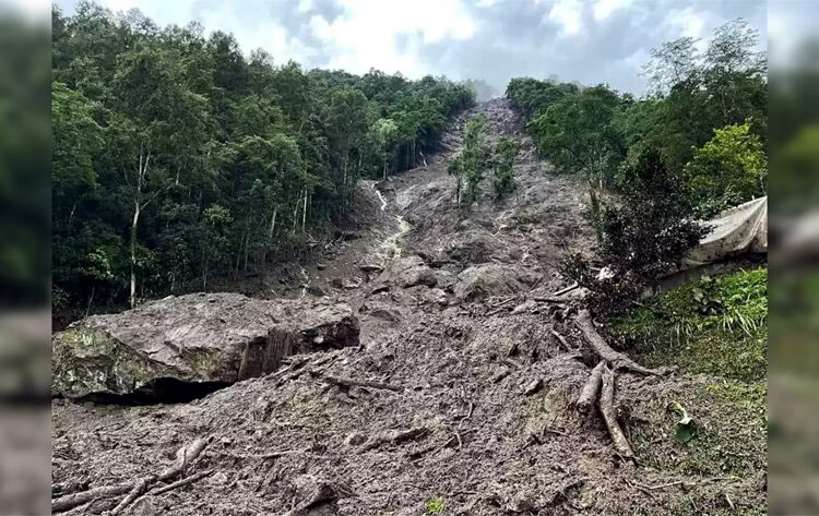Sikkim natural Calamities : উত্তৰ ছিকিমত ভয়ংকৰ ঘটনা, পাহাৰৰ পৰা শিল গাড়ীত পৰি এজন নিহত, আহত কেইবাজনো