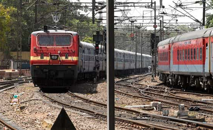 NF Railway : ৰাজ্যৰ বান পৰিস্থিতিৰ বাবে কেইবাখনো ৰে’ল বাতিল, সূচীৰ সালসলনি
