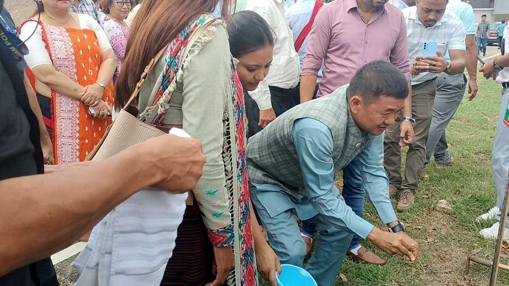 Amrit Brikshya Andolan ২.০ : কাৰবি আংলঙত অমৃত বৃক্ষ আন্দোলন 2.0 : ডঃ তুলিৰাম ৰংহাঙৰ দ্বাৰা বৃক্ষপুলি ৰোপনেৰে সূচনা 2 কাৰবি আংলঙত অমৃত বৃক্ষ আন্দোলন 2.0