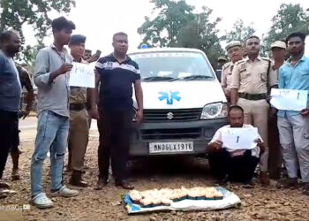 Bangladesh political crisis I দেশ এৰিব বিচৰা হিন্দু বাংলাদেশী শৰণাৰ্থীক আশ্ৰয় দিয়াৰ দাবী বংগ বিজেপিৰ, অস্বীকাৰ দিল্লীৰ