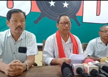 কাৰ্বি আংলং স্বায়ত্ত শাসিত পৰিষদৰ মুখ্য কাৰ্যবাহী সদস্যৰ সৈতে সাক্ষাৎ: চন্দ্রকান্ত তেৰাঙে দাবী আৰু সমালোচনাৰ প্ৰতিবাদত সংবাদমেল