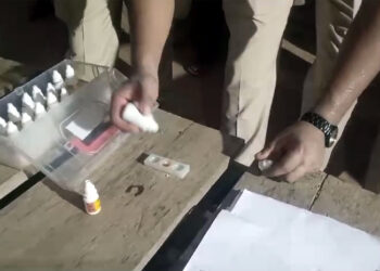 32.42 grams of Heroin Seized : খটখটীৰ গৌতম বস্তিত হেৰ’ইনসহ এজনক আটক আৰক্ষীৰ
