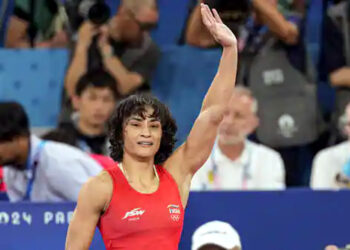 Paris Olympics 2024 : ওজন কমাবলৈ শৰীৰৰ পৰা তেজ বাহিৰ কৰিছিল, চুলিও কটাইছিল বিনেশে