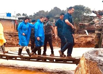 Rahul and Priyanka Gandhi Brave Rains to Visit Landslide-Hit Wayanad, Meet Affected Families