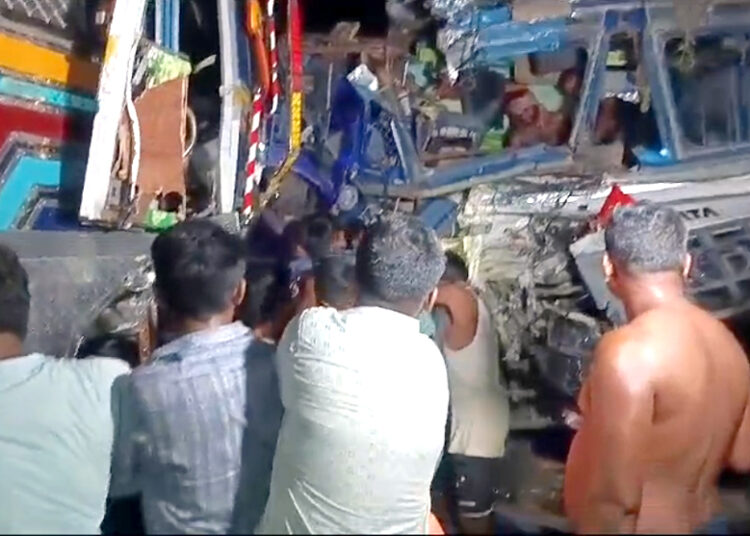 Road accidents : বোকাখাতৰ বিহৰাত টেংকাৰ-মালবাহী ট্ৰাকৰ মুখামুখি সংঘৰ্ষ