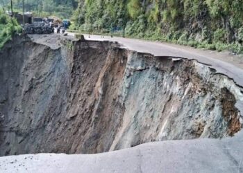 Shocking Disaster I Indefinite Traffic Standstill on Sikkim’s NH 10 after Devastating Setijhora Road Collapse