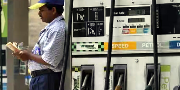 GST : পেট্ৰ’ল-ডিজেলতো প্ৰৱৰ্তন হ’বনেকি জি এছ টি ? কেন্দ্ৰীয় মন্ত্ৰী হৰদীপ সিং পুৰীৰ গুৰুত্বপূৰ্ণ মন্তব্য