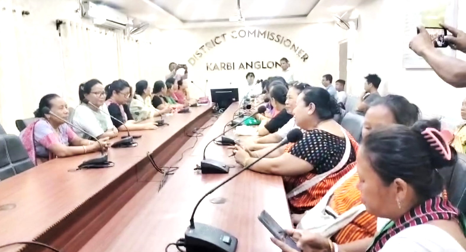 Leading Women's Organization Submits Memorandum to Governor