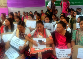 Dharna on various demands : মহিলাৰ অশালীন ভিডিঅ নিৰ্মাণ আৰু ভাইৰেল কাৰ্যকলৈ ডিফুত অৱস্থান ধৰ্ণা APHLC মহিলা YOUTH WINGS-ৰ