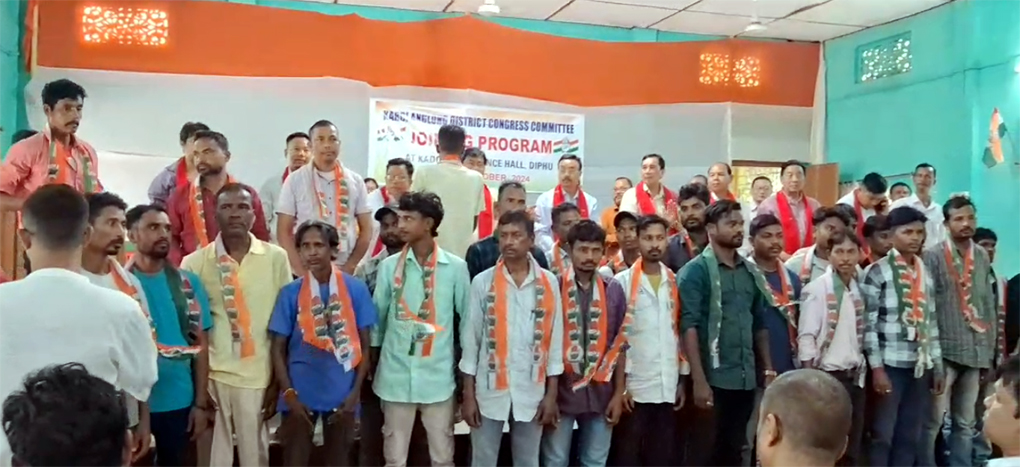 Join congress I ডিফুত প্ৰায় দুশ বিজেপি আৰু এপিএইছএলচি নেতা-কৰ্মীৰ কংগ্ৰেছত যোগদান 2 Diphu Cong | ASSAM TIMES POST
