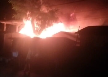 Devastating fire : মাঞ্জাত বুধবাৰে সন্ধিয়া ৭ মান বজাত বিধ্বংসী অগ্নিকাণ্ড, লক্ষ্যধিক টকাৰ সা-সম্পত্তি ভষ্মীভূত