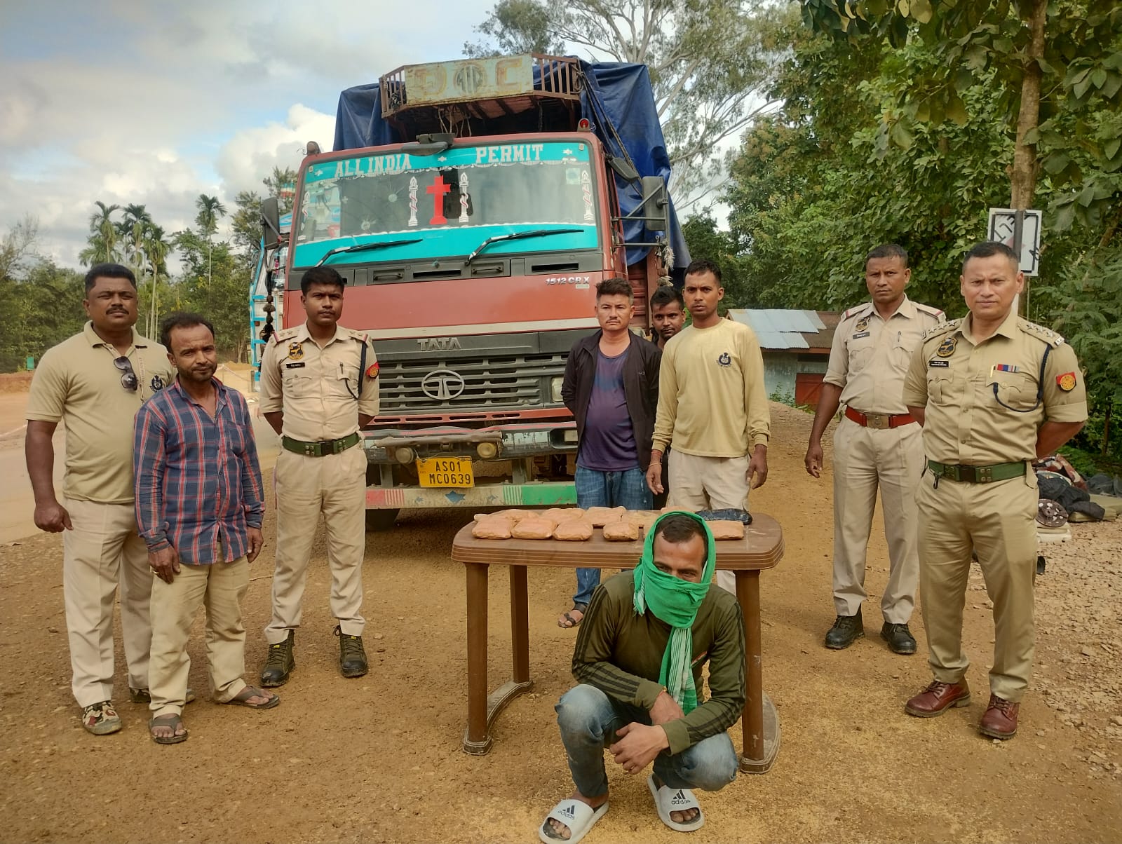 ডিলাইৰ ৬ মাইলত ১ কোটিতকৈ অধিক টকা মূল্যৰ সন্দেহ যুক্ত কানি উদ্ধাৰ, আটক এজন সৰবৰাহকাৰী 3 সন্দেহ যুক্ত কানি উদ্ধাৰ