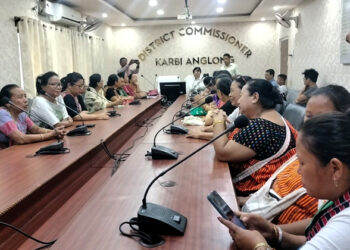 Women’s organisations are worried : ডিফুত হত্যা হিংসা, ধৰ্ষণ শিশু-শ্ৰমিক প্ৰতিৰোধৰ বাবে মহিলা সংগঠনৰ স্মাৰক পত্ৰ ৰাজ্যপাললৈ