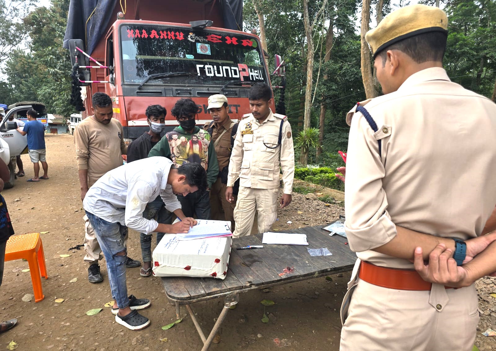 Dramatic Drug Bust in Karbi Anglong: Police Seize 8 Crore Rupees Worth of Heroin 3 Police Seize 8 Crore Rupees Worth of Heroin