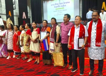 ডিফুত ভাষা গৌৰৱ সপ্তাহ : পদ্মশ্ৰী ধনেশ্বৰ ইংতিকে ধৰি ২২ গৰাকীকৈ সাহিত্যিক শিল্পীক সম্বৰ্ধনা 