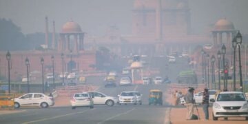 Delhi pollution I অতি ভয়ংকৰ হৈ পৰিছে ৰাজধানীৰ বায়ু, মঙলবাৰেও ঘন ধোঁৱাৰ আৱৰণত দিল্লী