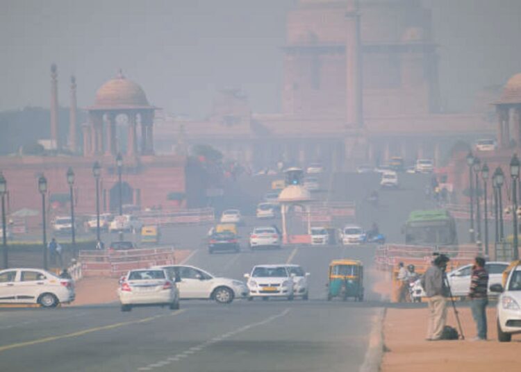 Delhi pollution I অতি ভয়ংকৰ হৈ পৰিছে ৰাজধানীৰ বায়ু, মঙলবাৰেও ঘন ধোঁৱাৰ আৱৰণত দিল্লী