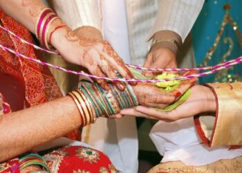 Notes in Marriage party । বিয়া ঘৰত টকাৰ বৰষুণ, দৰাপক্ষই উৰুৱালে ৫০০ টকীয়া নোট