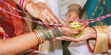 Notes in Marriage party । বিয়া ঘৰত টকাৰ বৰষুণ, দৰাপক্ষই উৰুৱালে ৫০০ টকীয়া নোট