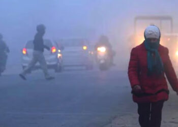 Delhi Pollution : প্ৰদূষণৰ পিছত এইবাৰ শীতৰ প্ৰকোপ, দিল্লীৰ তাপমাত্ৰা ১০ ডিগ্ৰীলৈ অৱনমন