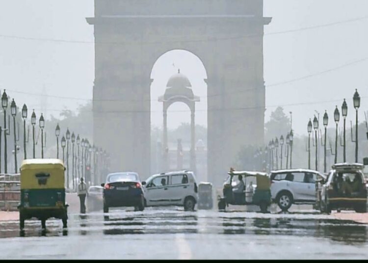 Delhi temperature I বুধবাৰে ৫ ডিগ্ৰী তললৈ নামিল দিল্লীৰ তাপমাত্ৰা, ১৪ বছৰত সৰ্বনিম্ন