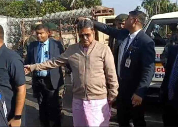 Tripura CM Manik Saha : ত্ৰিপুৰাৰ মুখ্যমন্ত্ৰীৰ মানৱতা, দুৰ্ঘটনাত পতিত মহিলাক পথৰ পৰা তুলি চিকিৎসালয়লৈ প্ৰেৰণ