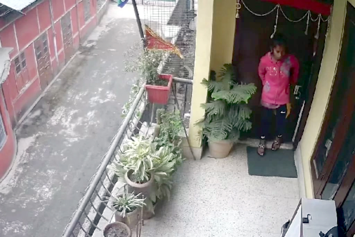 Shocking Incident I Young Girl Allegedly Steals Mobile from Home in Guwahati’s Bharalumukh 3 Young Girl Allegedly Steals Mobile from Home in Guwahati’s Bharalumukh