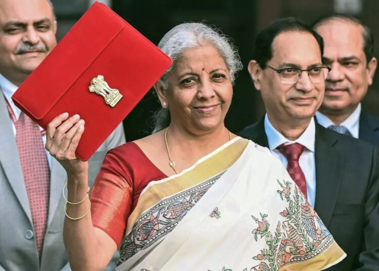 Budget 2025 I এইবাৰ বাজেটত বিহাৰক সৰ্বোচ্চ অগ্ৰাধিকাৰ দিয়াৰ চেষ্টা, মধুবনী কলাৰ শাৰী পৰিধান কৰি বাজেট দাখিল বিত্তমন্ত্ৰীৰ