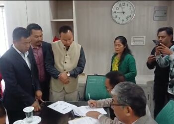 কাৰবি আংলং স্বায়ত্তশাসিত পৰিষদৰ শুন্য হৈ থকা উপাধ্যক্ষ পদৰ বাবে এমএচি অভিজিৎ ক্ৰৰ মনোনয়ন পত্ৰ দাখিল