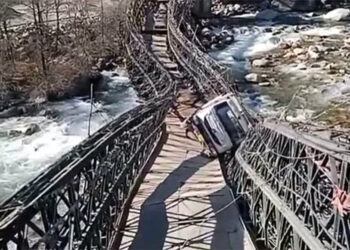 Sikkim Bridge Collapse : উত্তৰ ছিকিমত ভাঙি পৰিল দলং, পৰ্যটকলৈ সতৰ্কবাণী