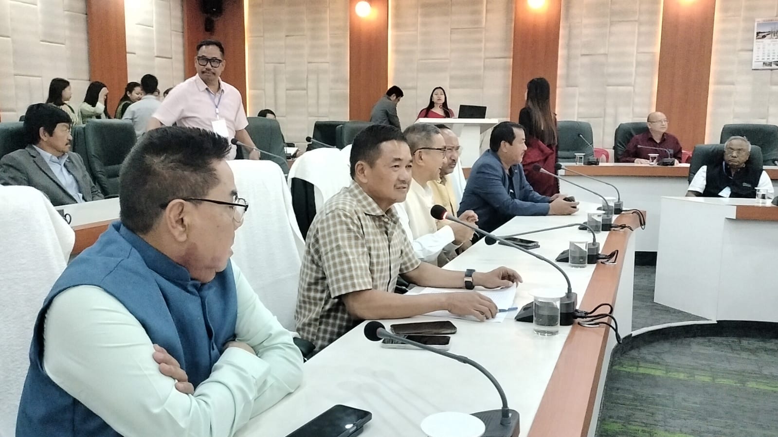 কাৰবি আংলংত আম্বানিৰ বায় গেছ প্ৰকল্প: ভূমি প্ৰদানৰ সন্দৰ্ভত আলোচনা আৰু প্ৰতিবাদ