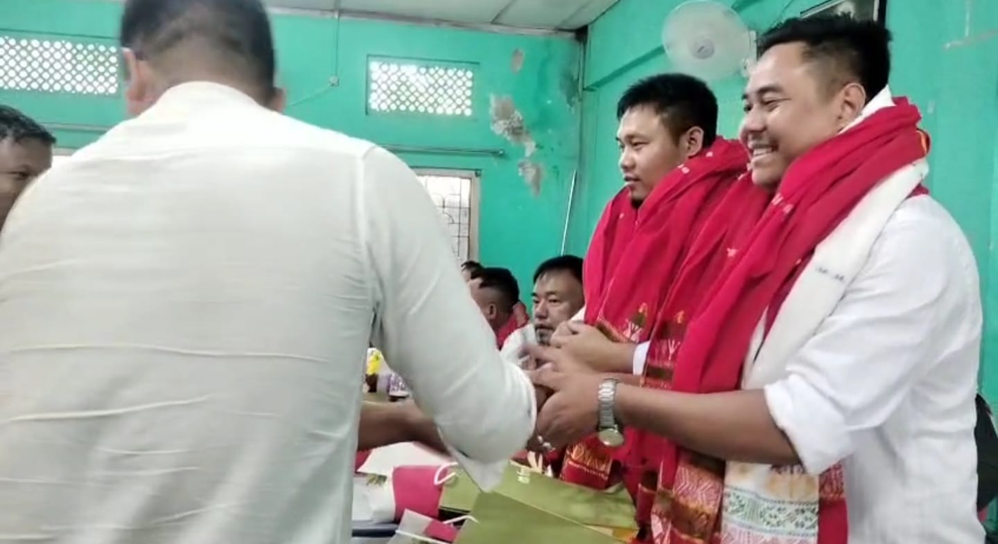 ডিফুত কাৰ্বি ছাত্ৰ সন্থা ইংলংফ' গোটৰ নৱ নিৰ্বাচিত সভাপতি, সম্পাদক আৰু কাৰ্যনিৰ্বাহকৰ  শপত গ্ৰহণ: