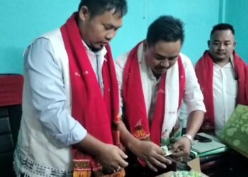 ডিফুত কাৰ্বি ছাত্ৰ সন্থা ইংলংফ’ গোটৰ নৱ নিৰ্বাচিত সভাপতি, সম্পাদক আৰু কাৰ্যনিৰ্বাহকৰ  শপত গ্ৰহণ: