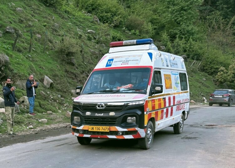 JK Terrorist Attack I কাশ্মীৰত পৰ্যটকৰ ওপৰত সন্ত্ৰাসবাদীৰ আক্ৰমণত নিহত ১, আহত ৭