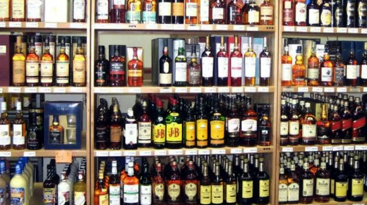 Assam Wine Shop timing : সুৰাপায়ীৰ বাবে সুখবৰ, মহানগৰীত মাজনিশালৈকে উপলব্ধ হ'ব সুৰা 3 wine 1 | ASSAM TIMES POST