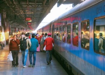 Digital lounge at railway station I মুম্বাই চেণ্ট্ৰেল ষ্টেচনত ভাৰতৰ প্ৰথমটো ডিজিটেল লাউঞ্জ   