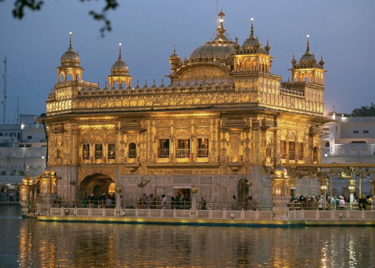 Golden Temple I স্বৰ্ণ মন্দিৰকো লক্ষ্য কৰি ক্ষেপণাস্ত্ৰ নিক্ষেপ পাকিস্তানৰ, বায়ু প্ৰতিৰক্ষা ব্যৱস্থাৰ দ্বাৰা ধ্বংসৰ দাবী ভাৰতীয় সেনাৰ