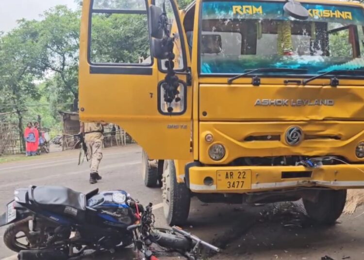 বোকাজানত মর্মান্তিক পথ দুর্ঘটনা: ডাম্পাৰ আৰু মটৰ চাইকেলৰ সংঘৰ্ষত দুজন নিহত